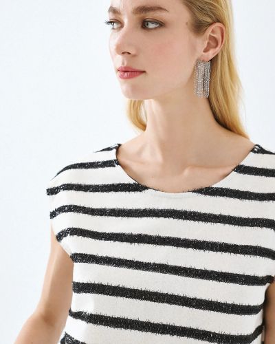 Блуза с Контраст и V образен гръб - Елегантност и Комфорт ACCESS FASHION (SKU) 2093