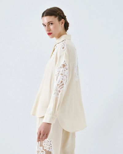 Women's shirt Elegant and loose, with delicate lace details ACCESS FASHION (SKU) 7019