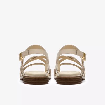 Дамски сандал с нисък ток в крема цвят - удобство, елегантност и изискан стил!CLARKS (SKU)26186578