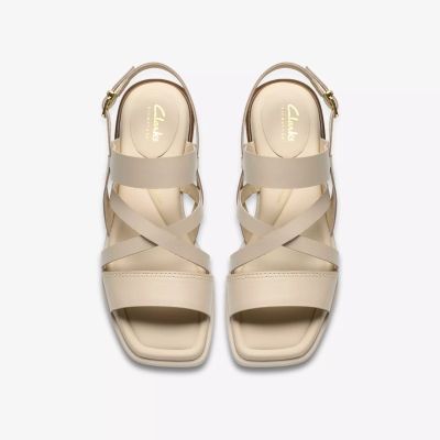 Дамски сандал с нисък ток в крема цвят - удобство, елегантност и изискан стил!CLARKS (SKU)26186578