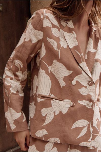 Елегантно дамско сако от вискоза с V-образно деколте MOLLY BRACKEN (SKU) LA1866EE