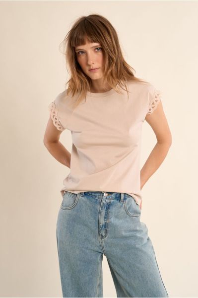 Дамска изчистена тениска с модерни детайли на ръкавите MOLLY BRACKEN (SKU) T1783EP