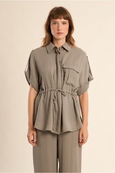 Women's short-sleeved shirt made of breathable viscose in military color MOLLY BRACKEN (SKU) LA1957EP