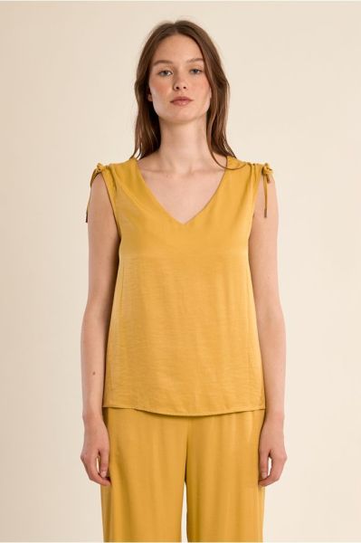 Women's V-neck top - Elegant, stylish and comfortable MOLLY BRACKEN (SKU) LA211BEP