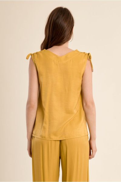 Women's V-neck top - Elegant, stylish and comfortable MOLLY BRACKEN (SKU) LA211BEP