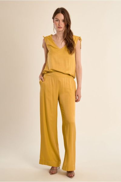 Women's V-neck top - Elegant, stylish and comfortable MOLLY BRACKEN (SKU) LA211BEP