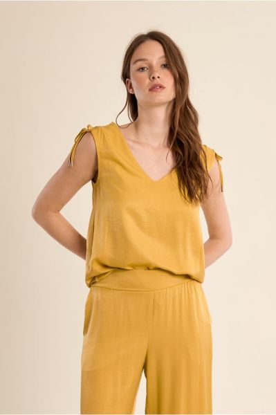 Women's V-neck top - Elegant, stylish and comfortable MOLLY BRACKEN (SKU) LA211BEP