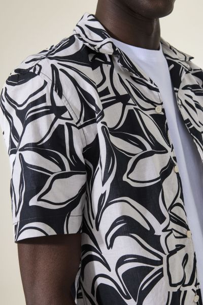 Men's short-sleeved shirt, floral print – Stylish, comfortable and perfect for summer GARCIA (SKU) P261291
