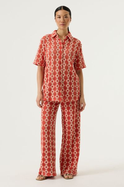 Stylish women's short-sleeved shirt made of fine knitwear - soft, comfortable and breathable GARCIA (SKU) P260234