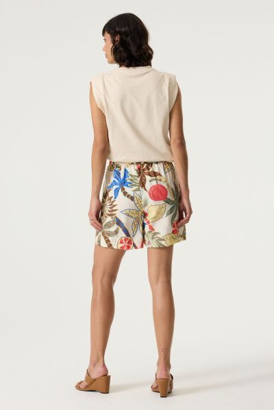 Women's summer shorts made of breathable fabric - style and comfort GARCIA (SKU) R260343