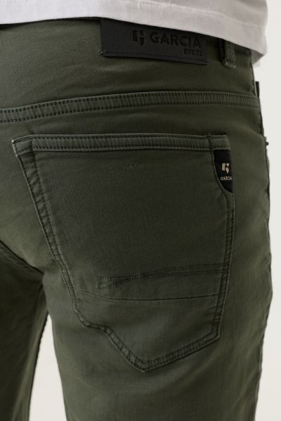 Мъжки регулар деним къси панталони  Dark Green - градски комфорт и стил GARCIA (SKU) 615-5O2O