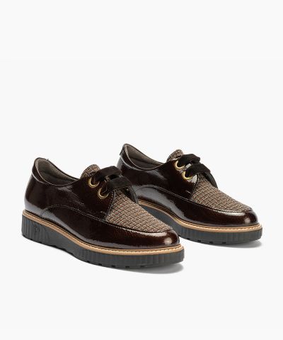 Women's elegant brown loafer with laces, stylish polka dot pattern and comfortable sole.PITILLOS (SKU)11555