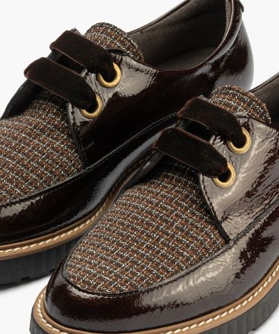 Women's elegant brown loafer with laces, stylish polka dot pattern and comfortable sole.PITILLOS (SKU)11555