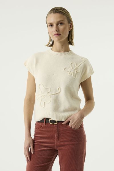 Women's sleeveless sweater with embroidered details – style and elegance by GARCIA (SKU) T260241