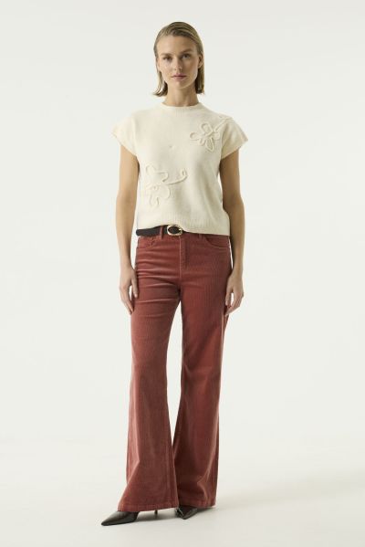 Women's sleeveless sweater with embroidered details – style and elegance by GARCIA (SKU) T260241