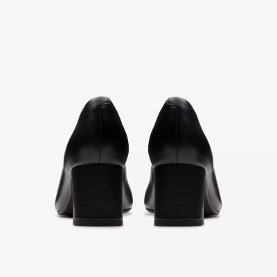 Дамска класическа обувка в черен цвят на ток!!!CLARKS (SKU)26183032