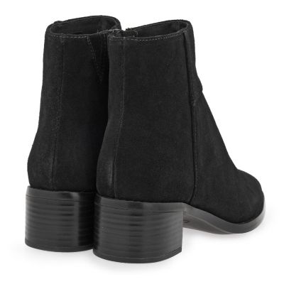 Дамски велурени боти на среден ток – елегантни, изчистен дизайн.CLARKS (SKU)26300000
