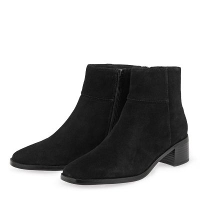 Дамски велурени боти на среден ток – елегантни, изчистен дизайн.CLARKS (SKU)26300000