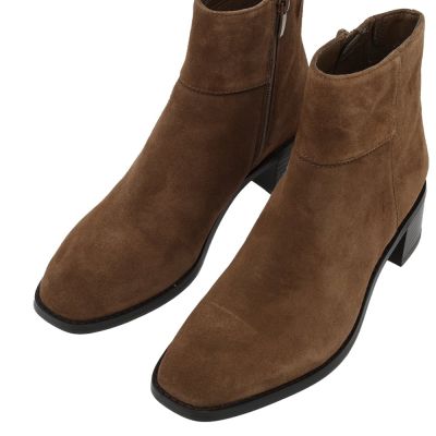 Дамски елегантни боти кафяв велур, среден ток – стилен есенен модел.CLARKS (SKU)26329402