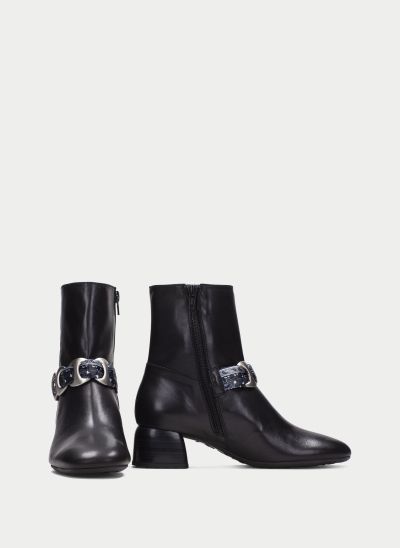 Elegant black women's mid-heel ankle boots with a bow – style and comfort! HISPANITAS (SKU) 265196