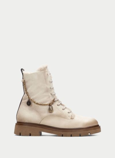 Women's cream-colored Kubonka-style ankle boot; warm lining; stylish and comfortable. HISPANITAS (SKU) 265147