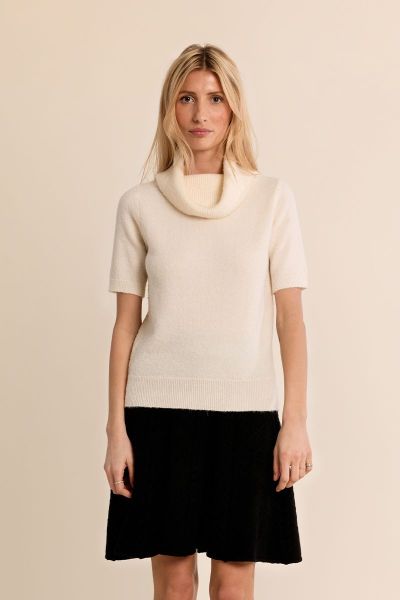 Comfortable women's short-sleeved sweater with a soft texture and a turtleneck – MOLLY BRACKEN (SKU) TR235EN