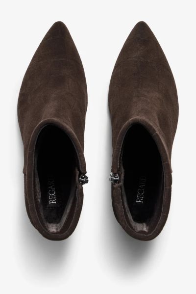 Elegant women's ankle boot in dark brown, featuring a comfortable heel. REGARDE LE CIEL (SKU) HADLEY01.