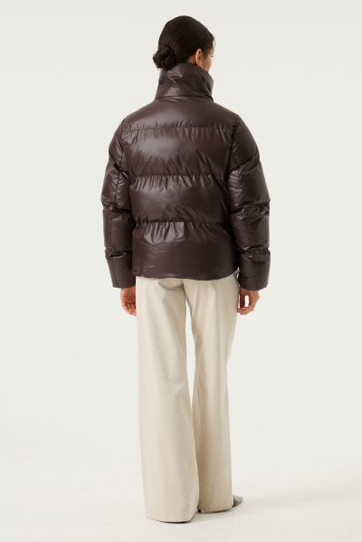 Women’s short quilted jacket – modern, warm, and stylish for cold days – GARCIA (SKU) GJ2600919