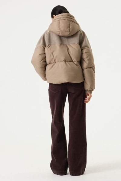 Women’s Quilted Hooded Jacket – Warm, Stylish, and Modern – GARCIA (SKU) GJ2600904