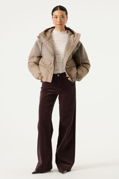 Women’s Quilted Hooded Jacket – Warm, Stylish, and Modern – GARCIA (SKU) GJ2600904