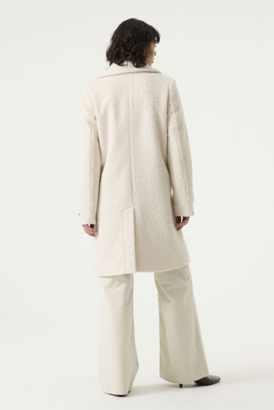 Women’s bouclé coat, white – elegant, warm, and stylish for any season – GARCIA (SKU) GJ2600910