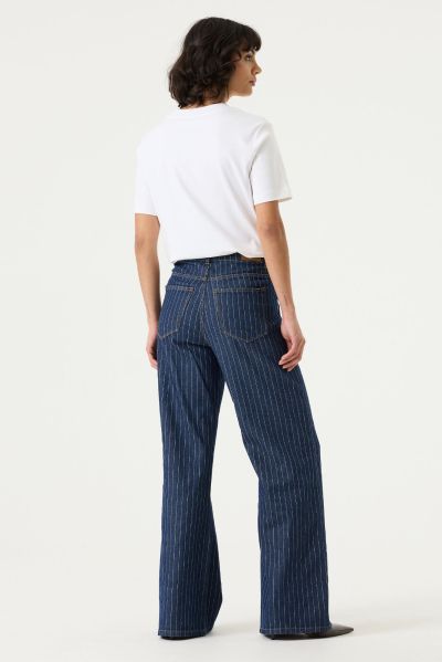 Celia Women’s High-Waisted Jeans – Elegant, Modern, and Comfortable – GARCIA (SKU) 249-7056