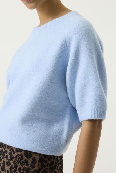Women's short-sleeved sweater in light blue – Elegant and stylish GARCIA (SKU) U260046