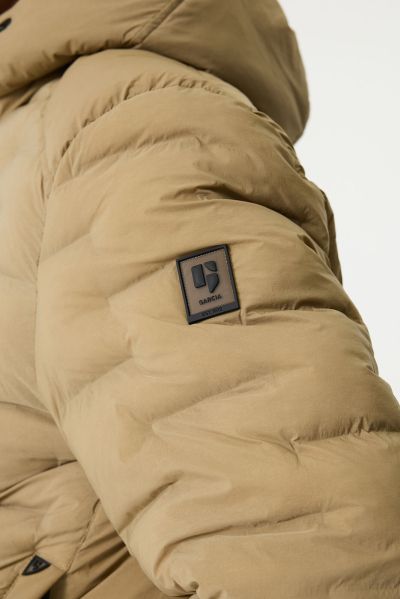 Men’s winter jacket with a hood, lightweight and warm – comfort and style by GARCIA (SKU) GJ2610903