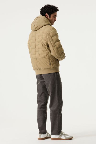 Men’s winter jacket with a hood, lightweight and warm – comfort and style by GARCIA (SKU) GJ2610903