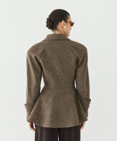 Елегантно дамско двуредово сако, втален модел с ефектни плисета.ACCESS FASHION (SKU)1030