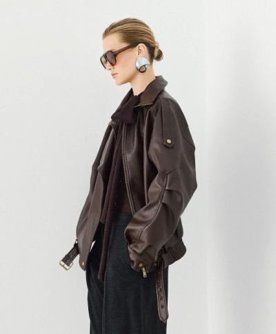 Дамско стилно модерно удобно яке от еко кожа, в тъмно кафяв цвят.ACCESS FASHION (SKU)9154