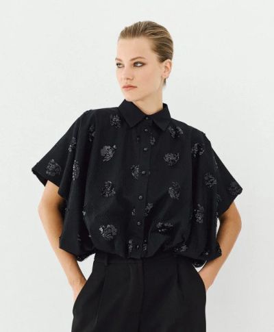 Елегантна дамска риза къс ръкав черна с блестящи пайети.ACCESS FASHION (SKU)7025
