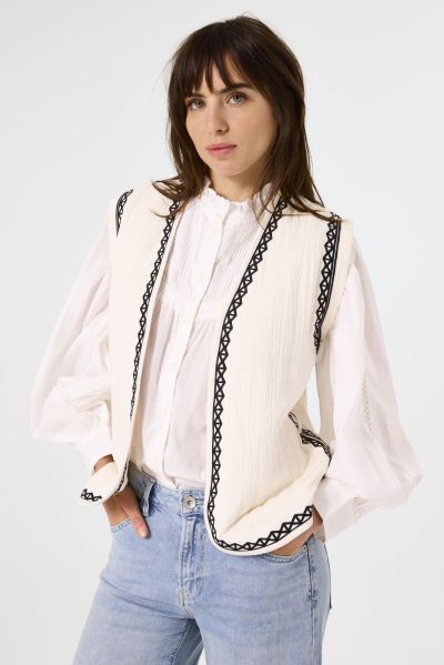 Women's vest made of fine textured fabric GARCIA (SKU) B50093